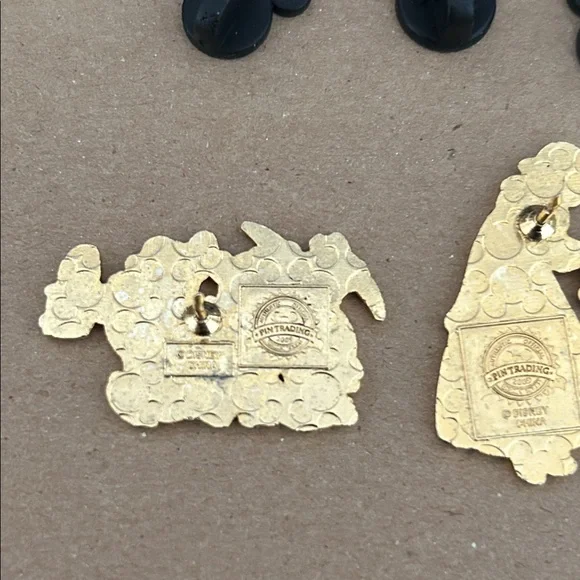 Disney Snow White and Dwarfs Enamel Pin Set - Picture 6 of 9